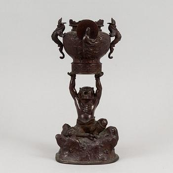A Japanese bronze censer, Meiji period (1868-1912).