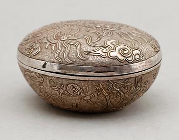 DOSA, silver, sign, Kina. Vikt ca 94 g.