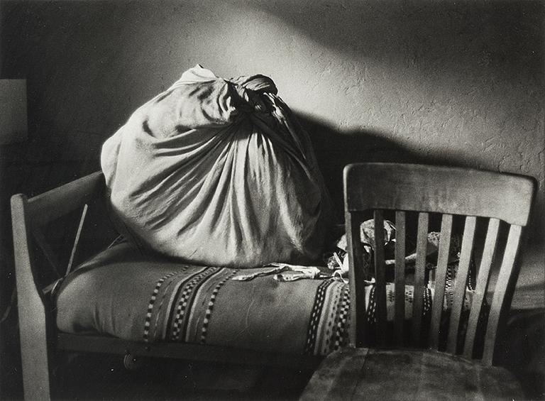 CHRISTER STRÖMHOLM, fotografi signerat Christer Strömholm och med fingeravtryck och daterad 1982 a tergo.
