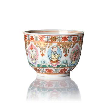 1171. A 'barragon tumed' famille rose cup, Qing dynasty, 19th century.