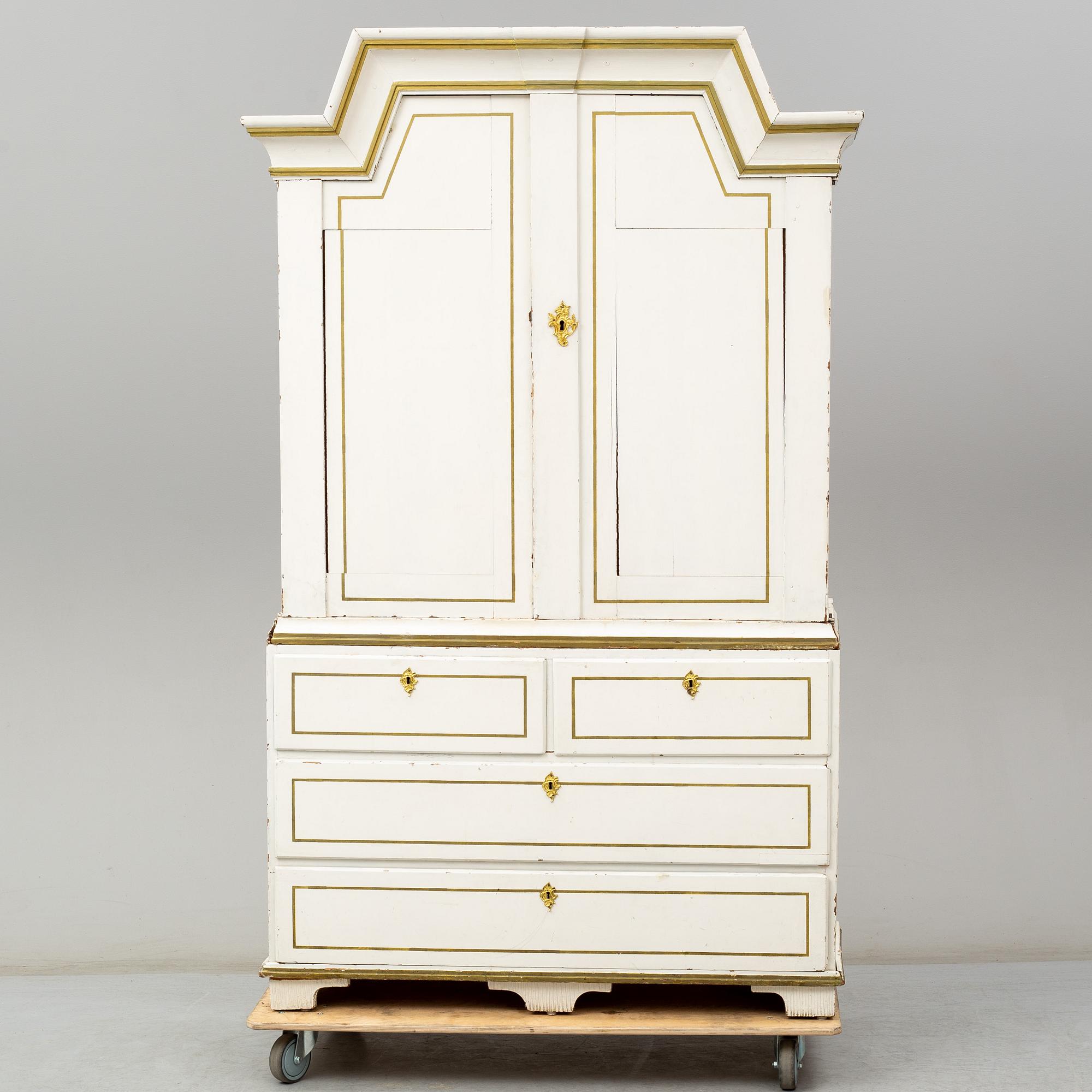 A Swedish late 18th / early 19th century cupboard.