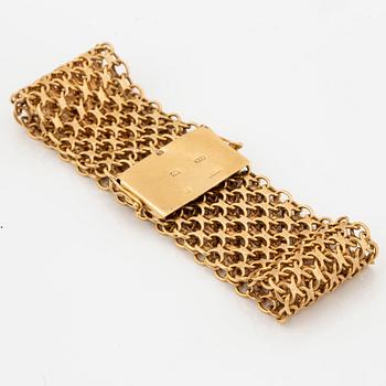 18K gold bracelet.