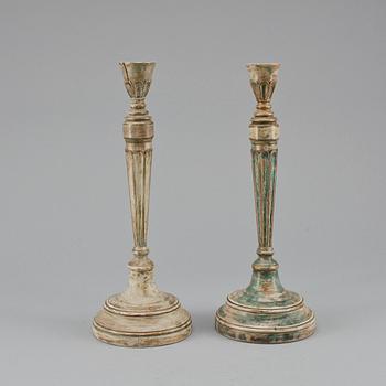 LJUSSTAKAR, ett par, trä, omkring 1900.