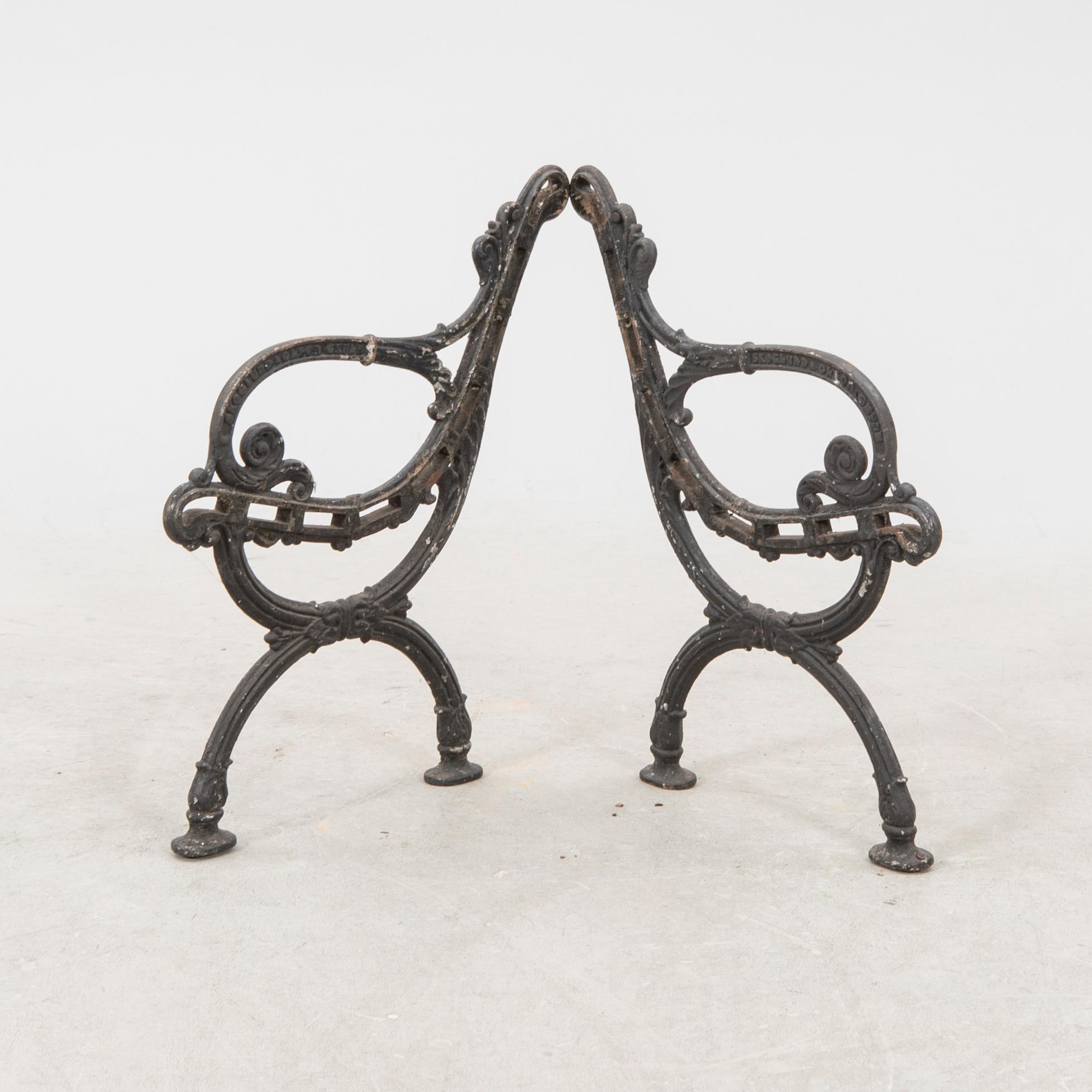 Soffgavlar ett par Skoglund & Olsson Gäfle 1900-talets första hälft gjutjärn.