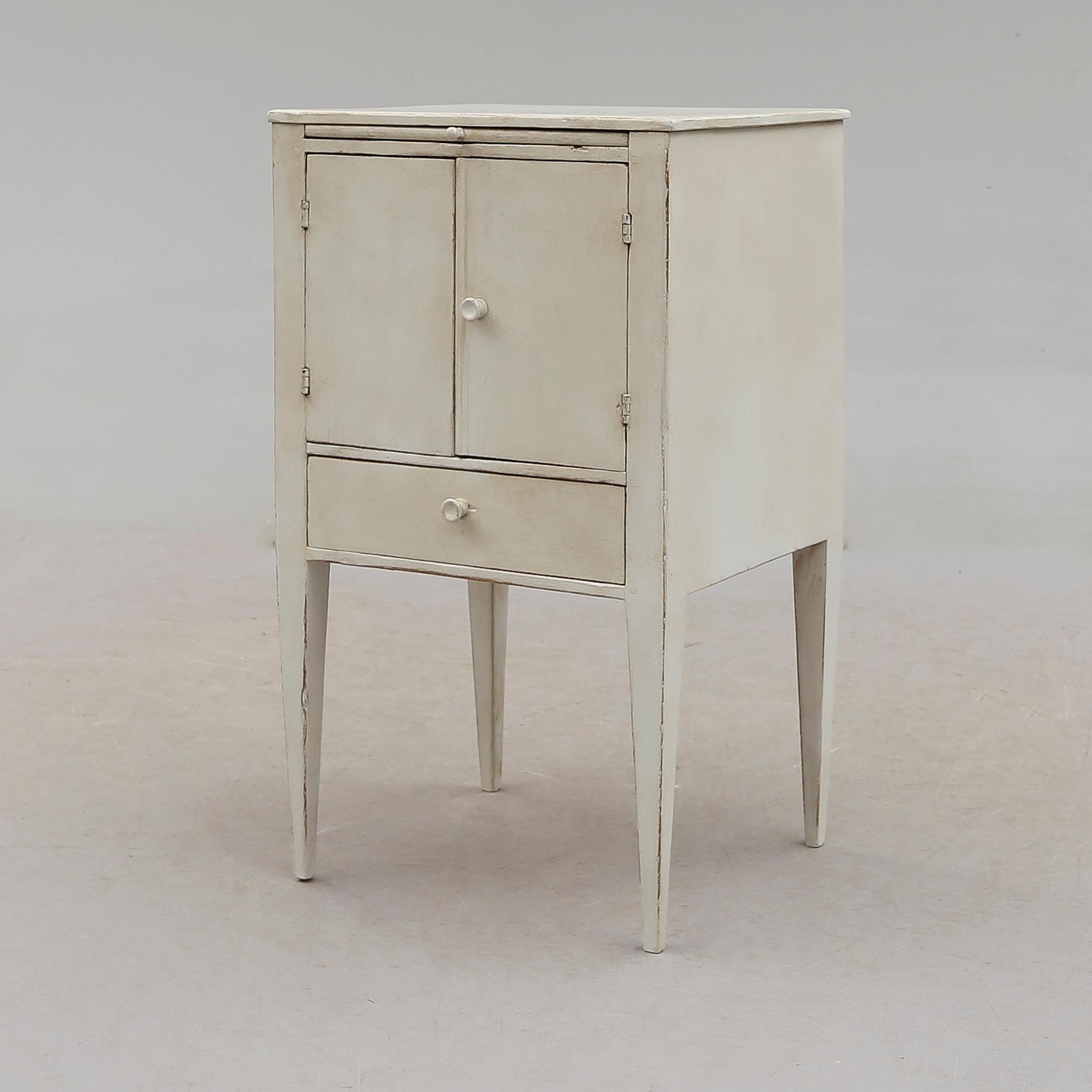 SÄNGBORD, 1800-talets första hälft.