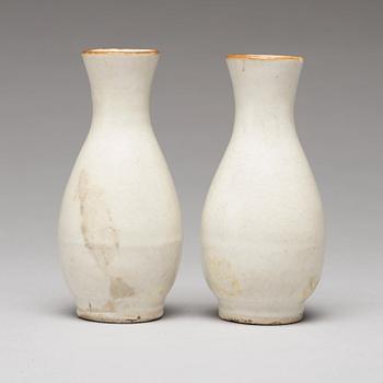 A pair of ge-glazed vases, Ming dynasty, 17th Century.