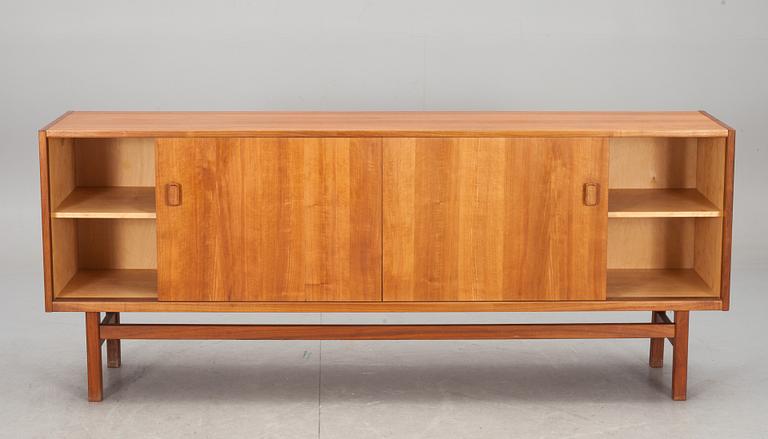 SIDEBOARD, "Arild", Nils Jonsson för Troeds i Bjärnum. 1960-tal.