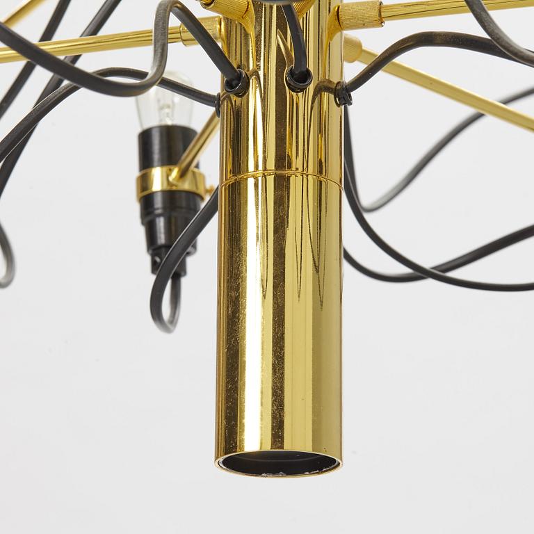 Gino Sarfatti, a model 2097/30 chandelier, Flos, Italy.