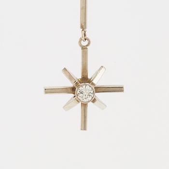 Ett örhänge 18K vitguld med en rund briljantslipad diamant.