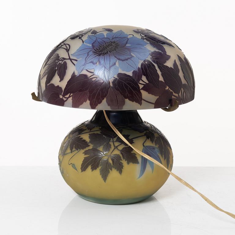 Emile Gallé, bordslampa, överfångsglas, Étabilssements Gallé, Nancy Frankrike 1920-tal.