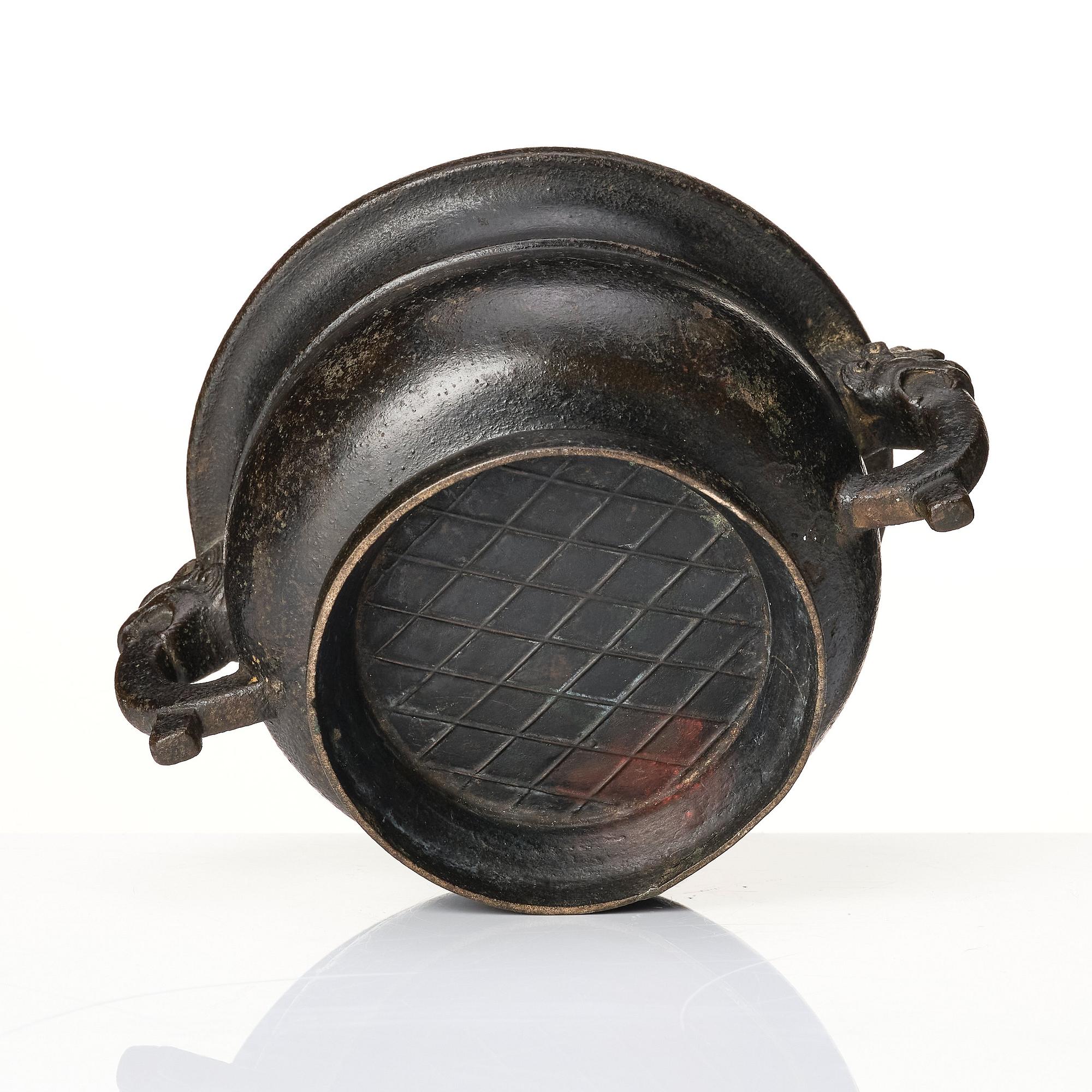 A bronze censer, late Ming dynasty (1368-1644).