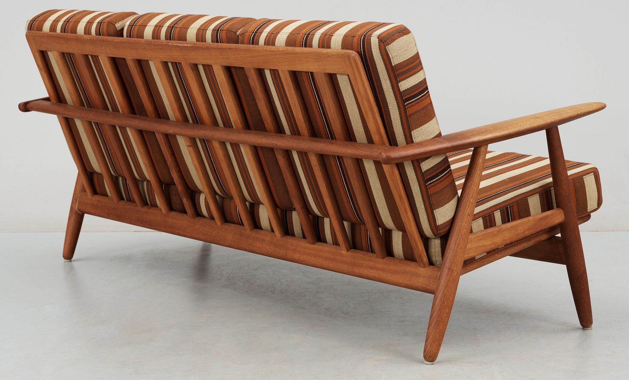 SOFFA, "Ge-240 / Cigarren", Hans J Wegner, Getama, Danmark, 1960-tal.