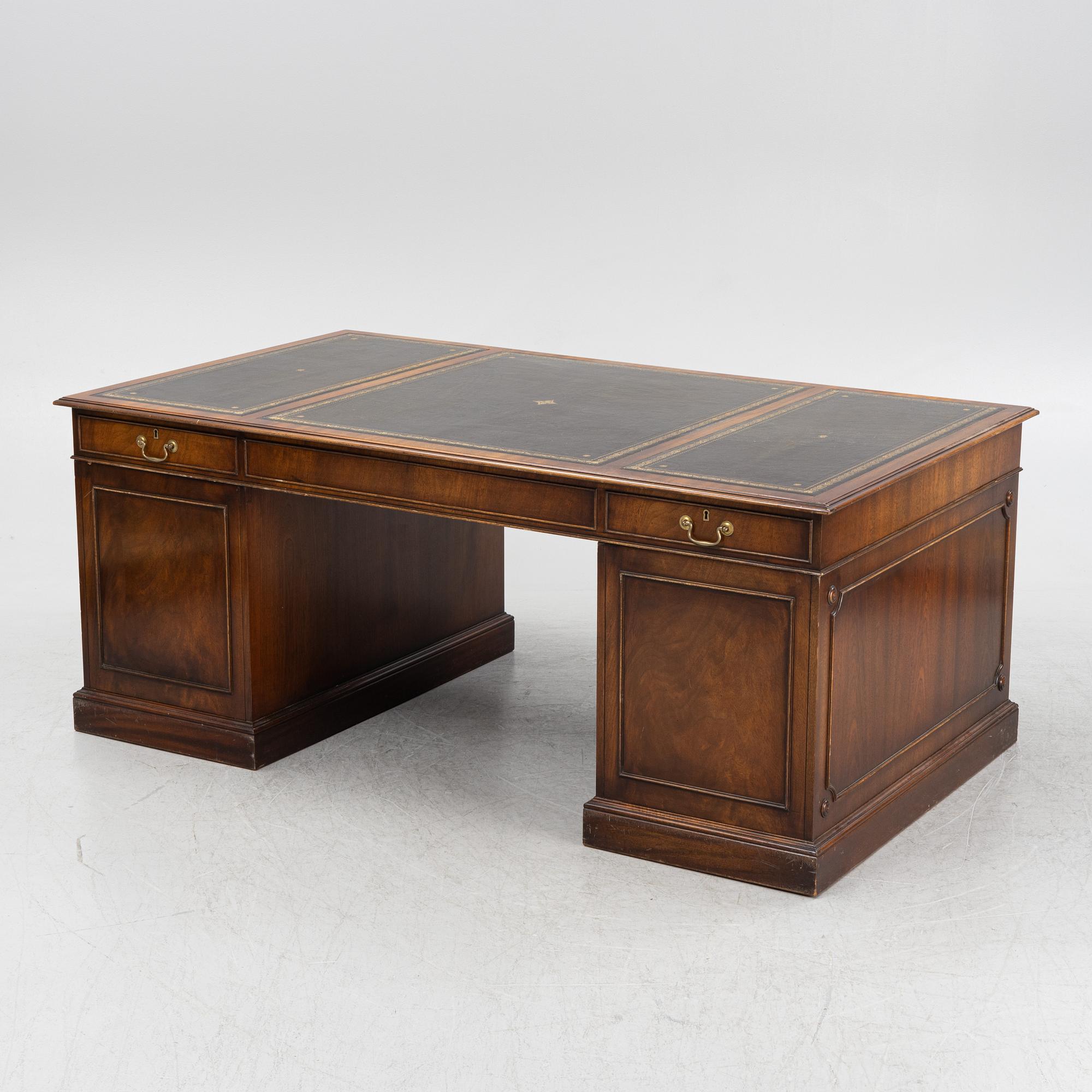 A mahogany desk, Reprodux, England, second half of the 20th Century.