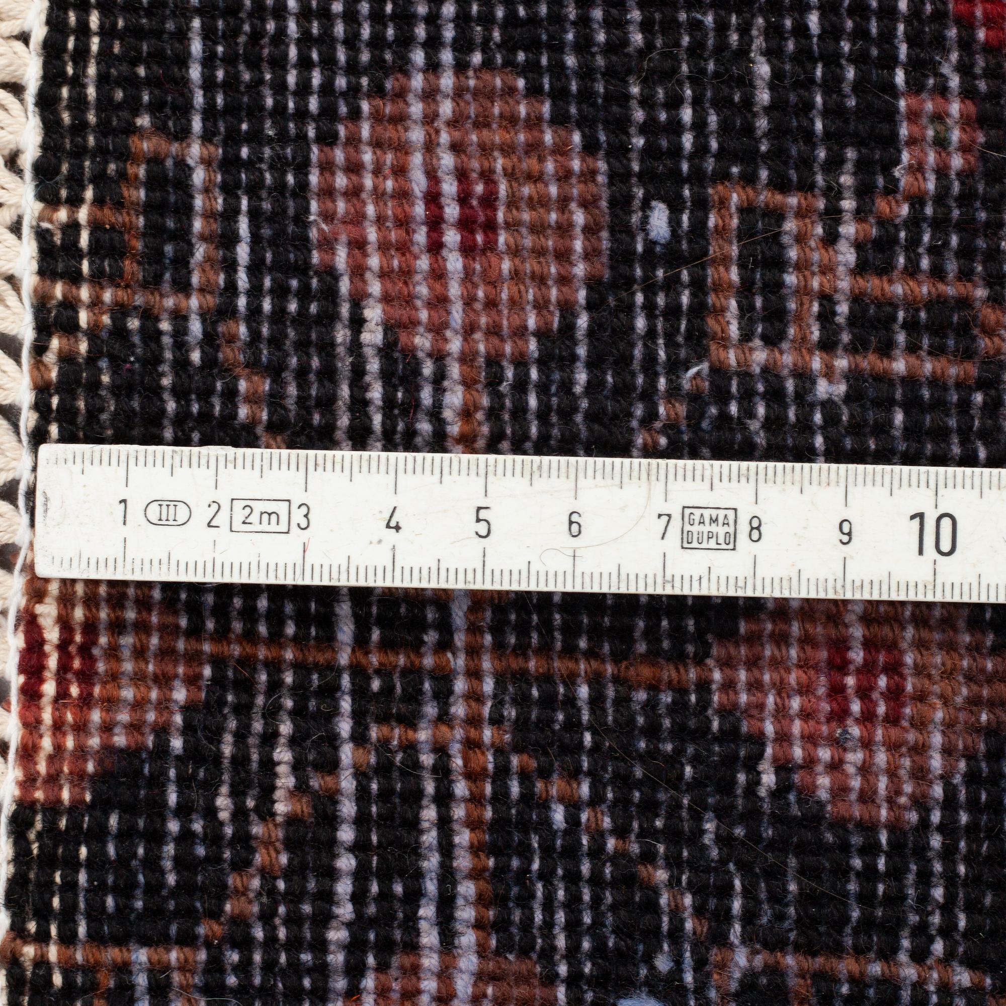 MATTO, West Persian probably, ca 231 x 88,5 cm.