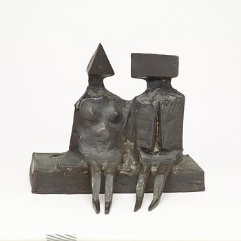 Lynn Chadwick, "Sitting couple on base V".