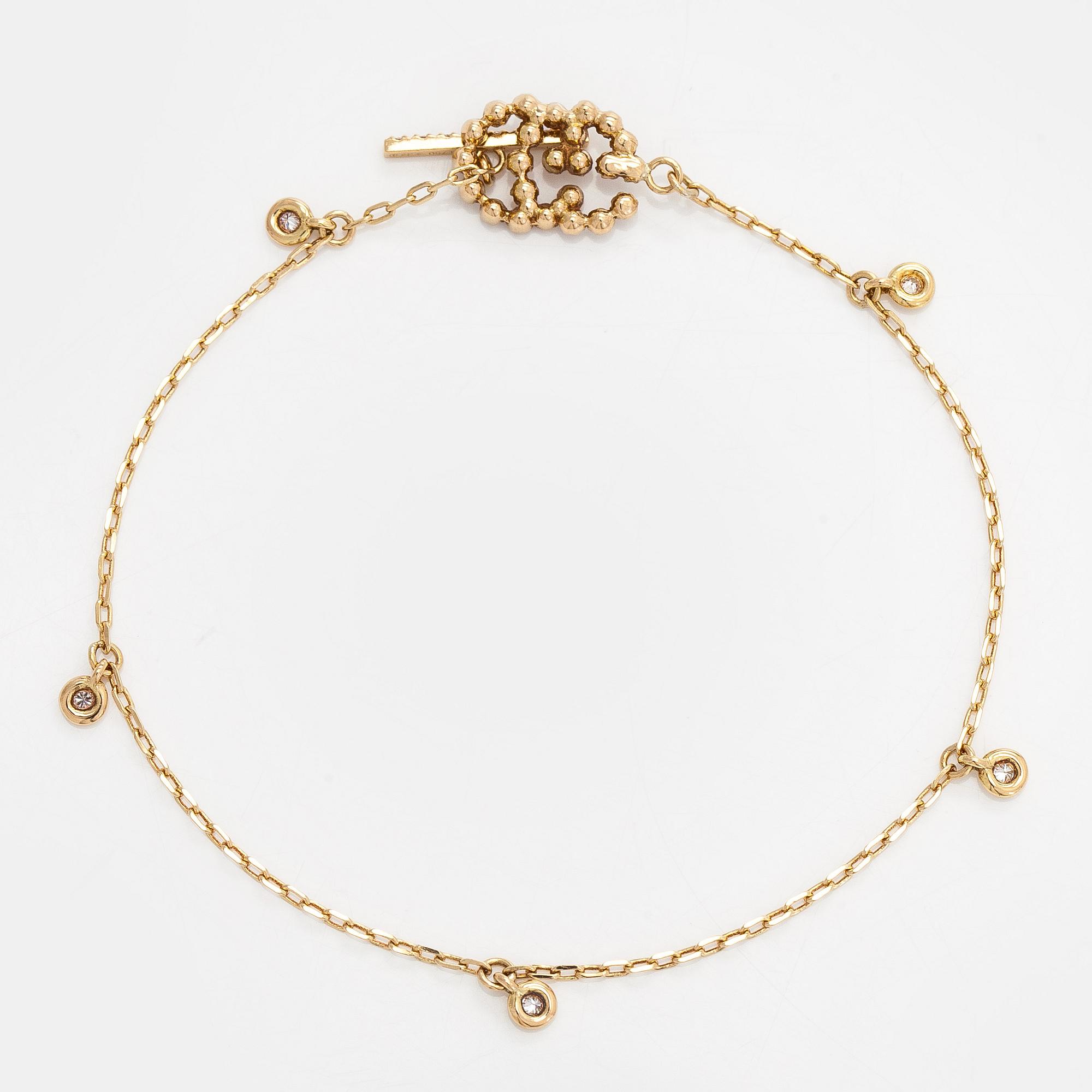 Gucci, an 18K gold 'Interlocking' bracelet with brilliant-cut diamonds.