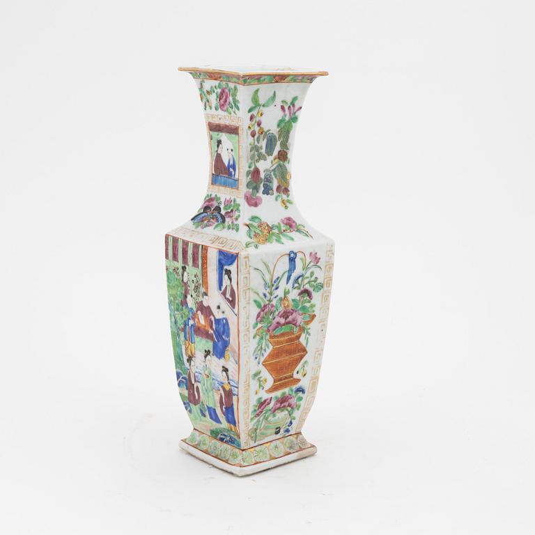 Vas, porslin, Kina, Kanton, 1800-talets senare del.