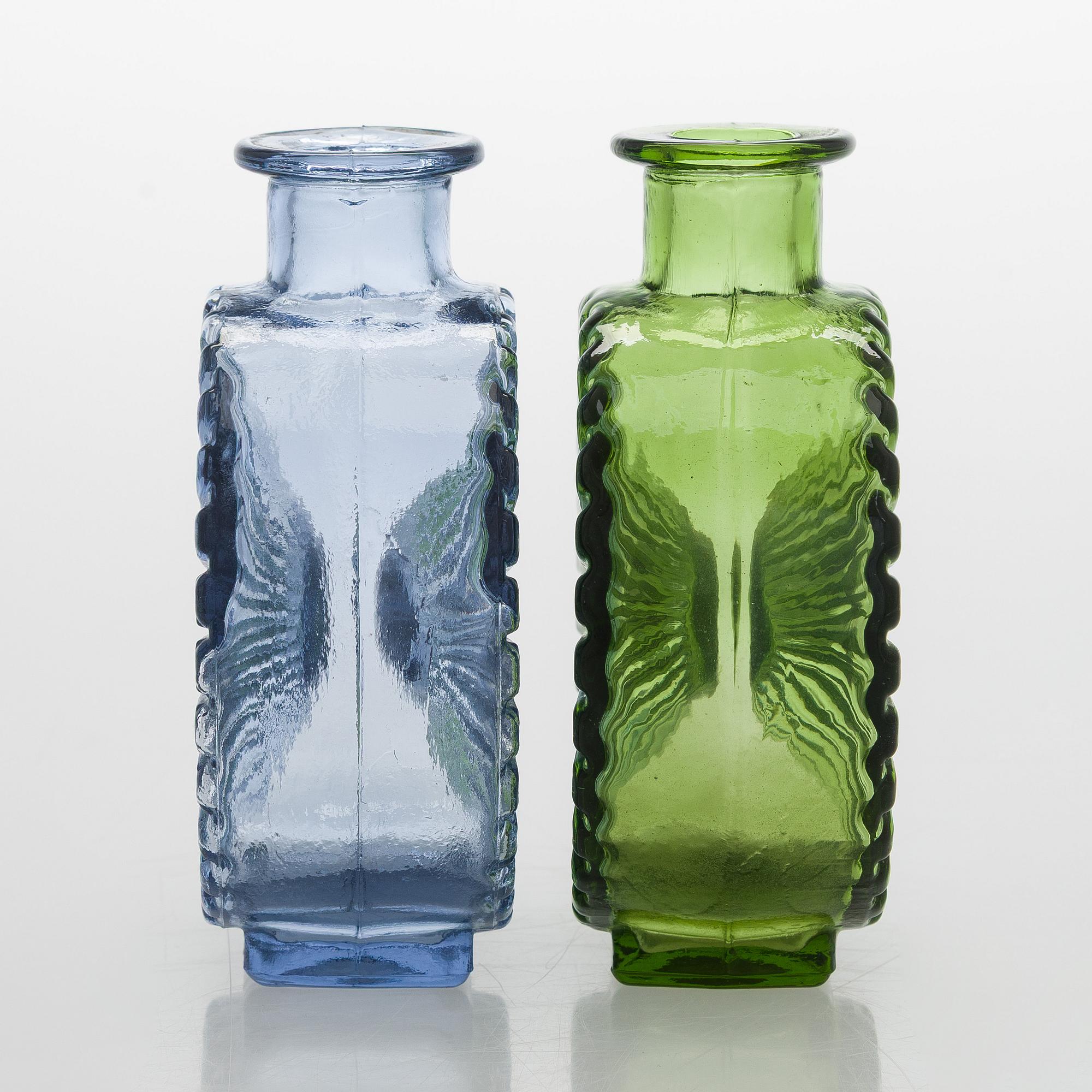 Helena Tynell, flaskor, 2 st, "Solflaskan" Riihimäen Lasi Oy. I produktion 1964-1974.