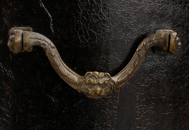 SKÅP. Engelsk stil. 1900-talets början.