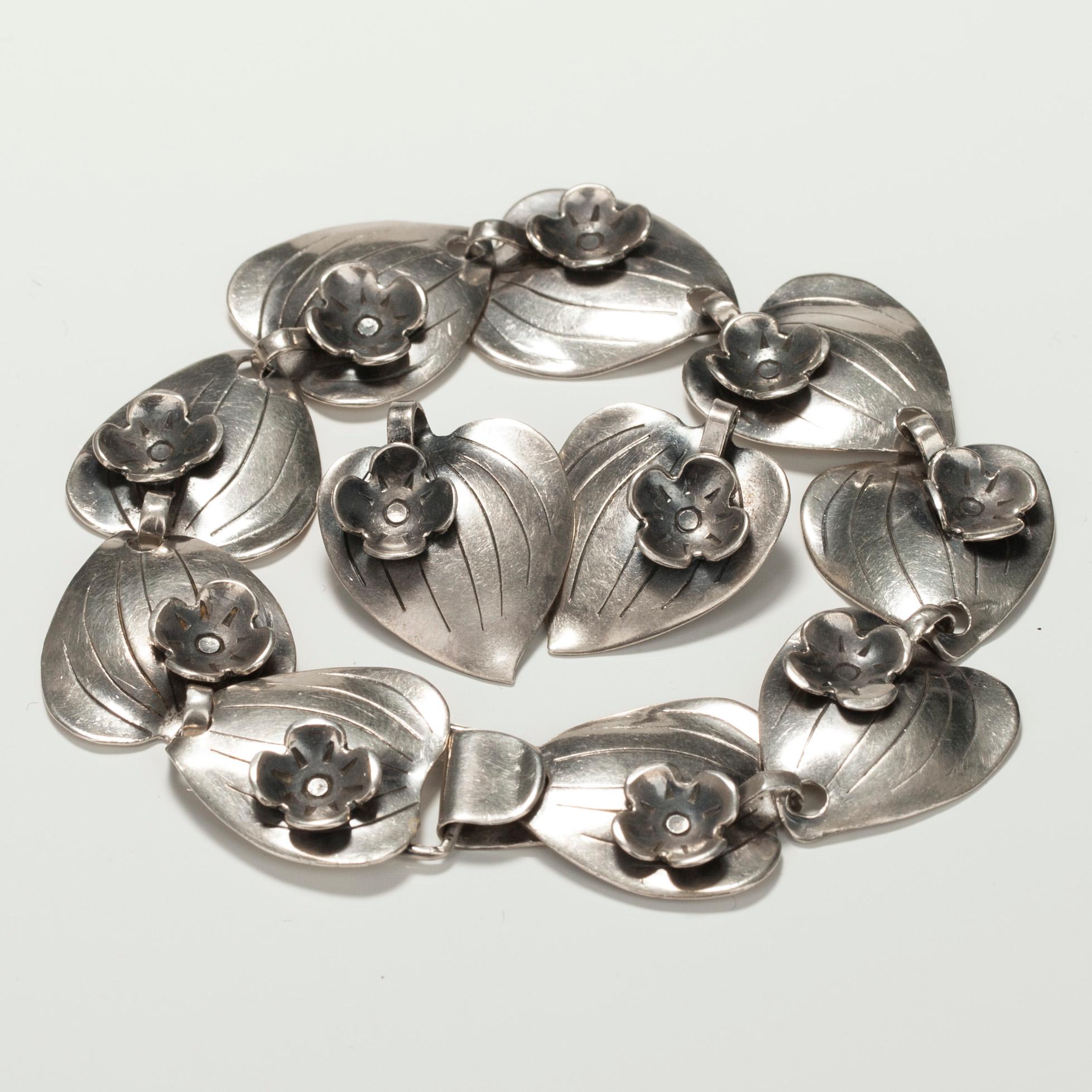 ARMSMYCKET samt ÖRHÄNGEN, silver, 1900-talets mitt.
