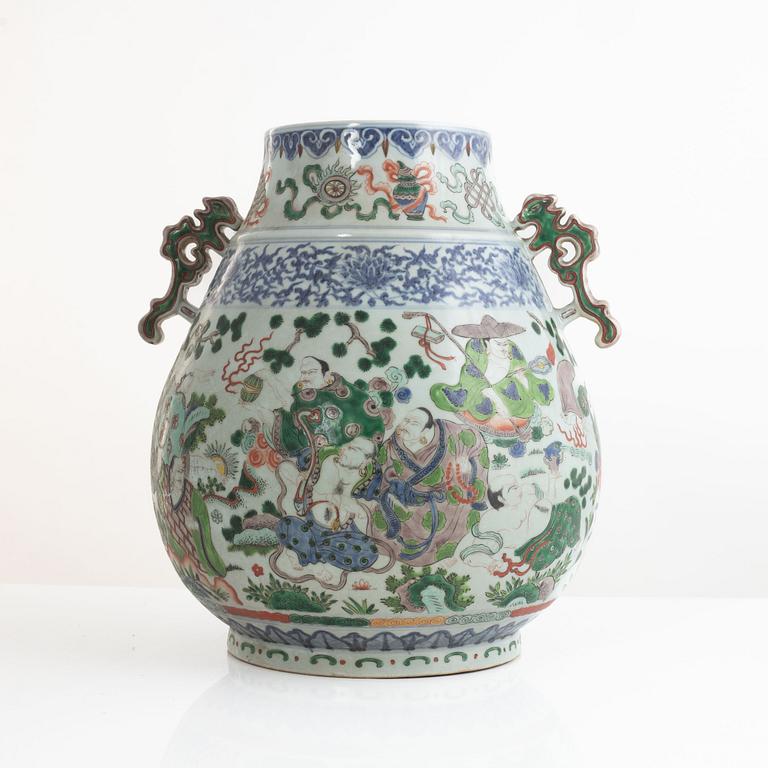 A Chinese wucai vase, late 20th century.