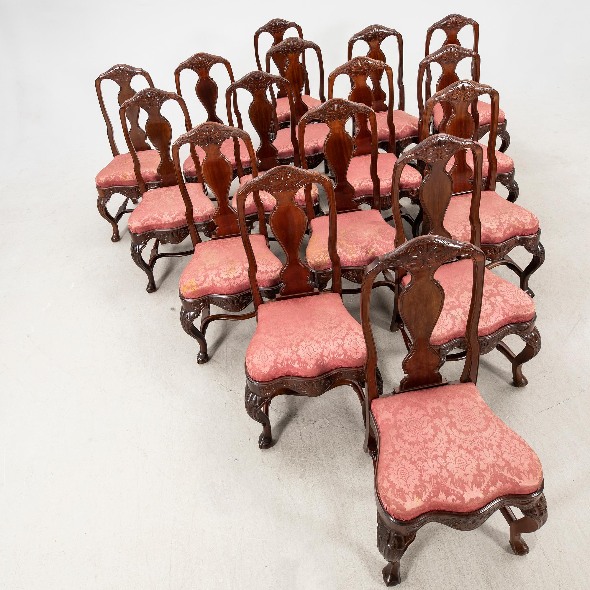 A mahogany 17 pcs Chippendale dining set first half of the 20th century.