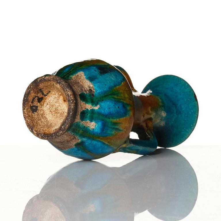A yellow and turquoise glazed amfora vase, Ming dynasty (1368-1644).