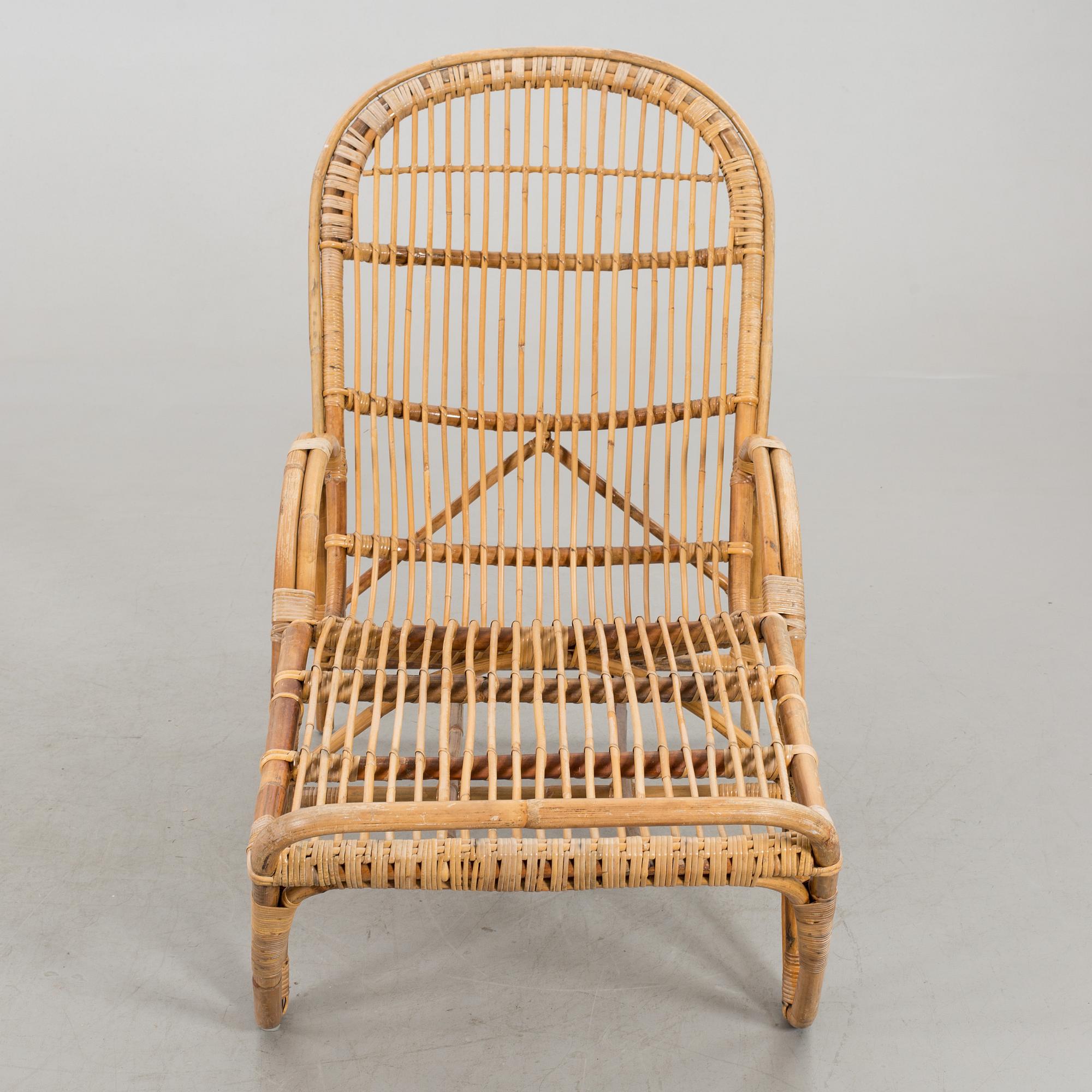 SOLSTOL/VILFÅTÖLJ, rotting, 1900-tal. Dyna medföljer.