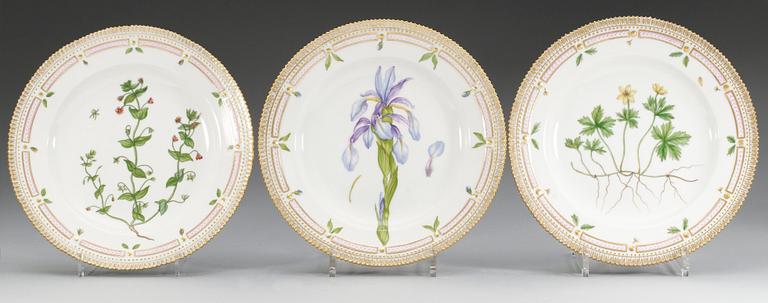 MATTALLRIKAR, 3 st, porslin. Kongl Dansk 1969. Flora Danica.