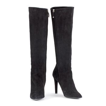 575. RALPH LAUREN, a pair of black suede boots. Size 39.