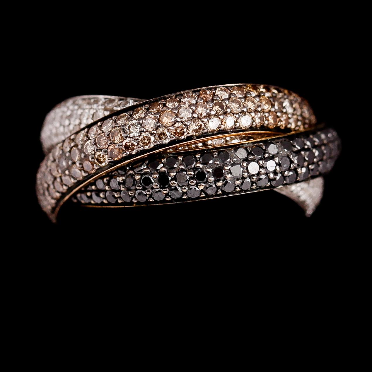 RING, 18 k flerfärgat guld, briljantslipade olikfärgade diamanter tot 4.49 ct.