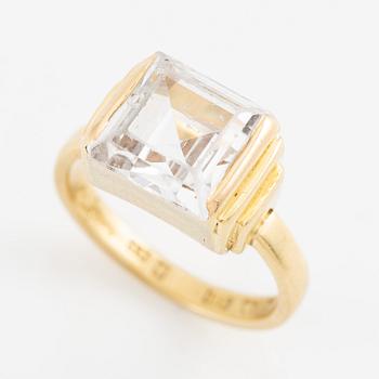 Wiwen Nilsson, ring, 18K guld med fasettslipad bergkristall, Lund 1957.
