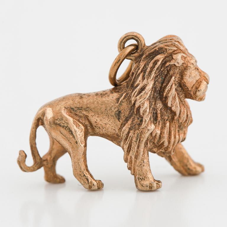 Lion pendant, 8K gold.