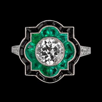 1086. A brilliant cut diamond ring, tot. 0.93 cts, set with small emerald and black onyx.