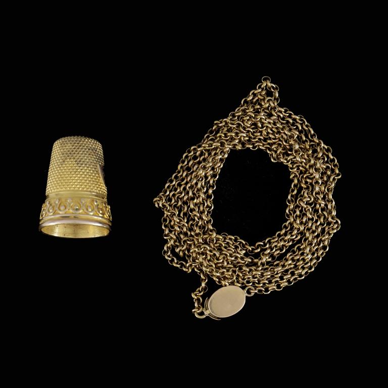 FINGEBORG OCH KEDJA, 14k och 18k guld. Vikt 15,3 gram.