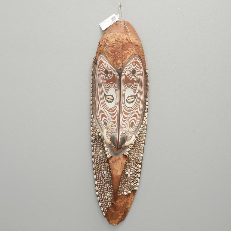 MASK. Papua Nya Guinea, samt ett PARTI, 8 delar, bl.a. kammar. 1900-tal.