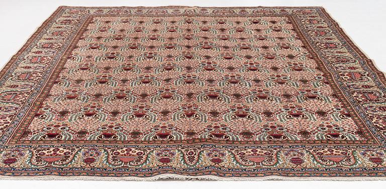 Matta, Täbris, ca 370 x 395 cm.