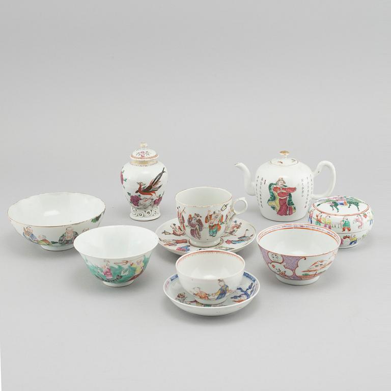 A 8 pcs Chinese porcelain tea set, 18th/19th century.