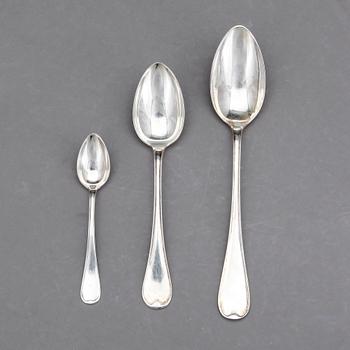 SKEDAR, silver, 31 delar, "Svensk rund", Stockholm, 1900-talets första hälft, vikt ca 1110 g.