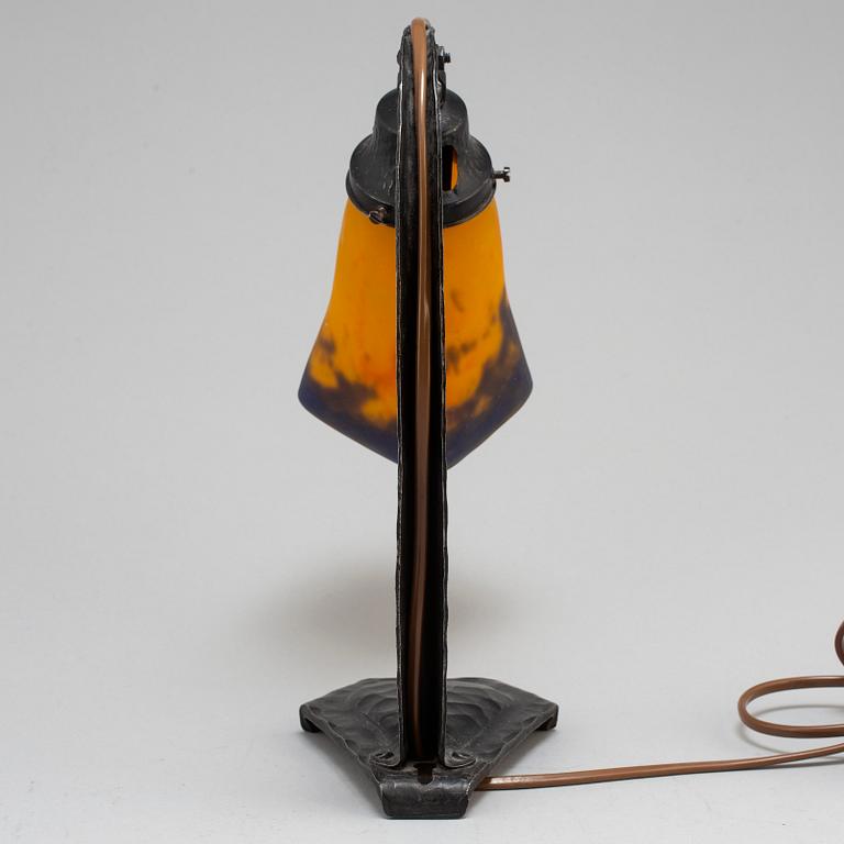 MULLER FRES LUNEVILLE. A table lamp.