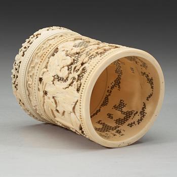 PENSELMUGG, elfenben. Qingdynastin, 1800-tal.