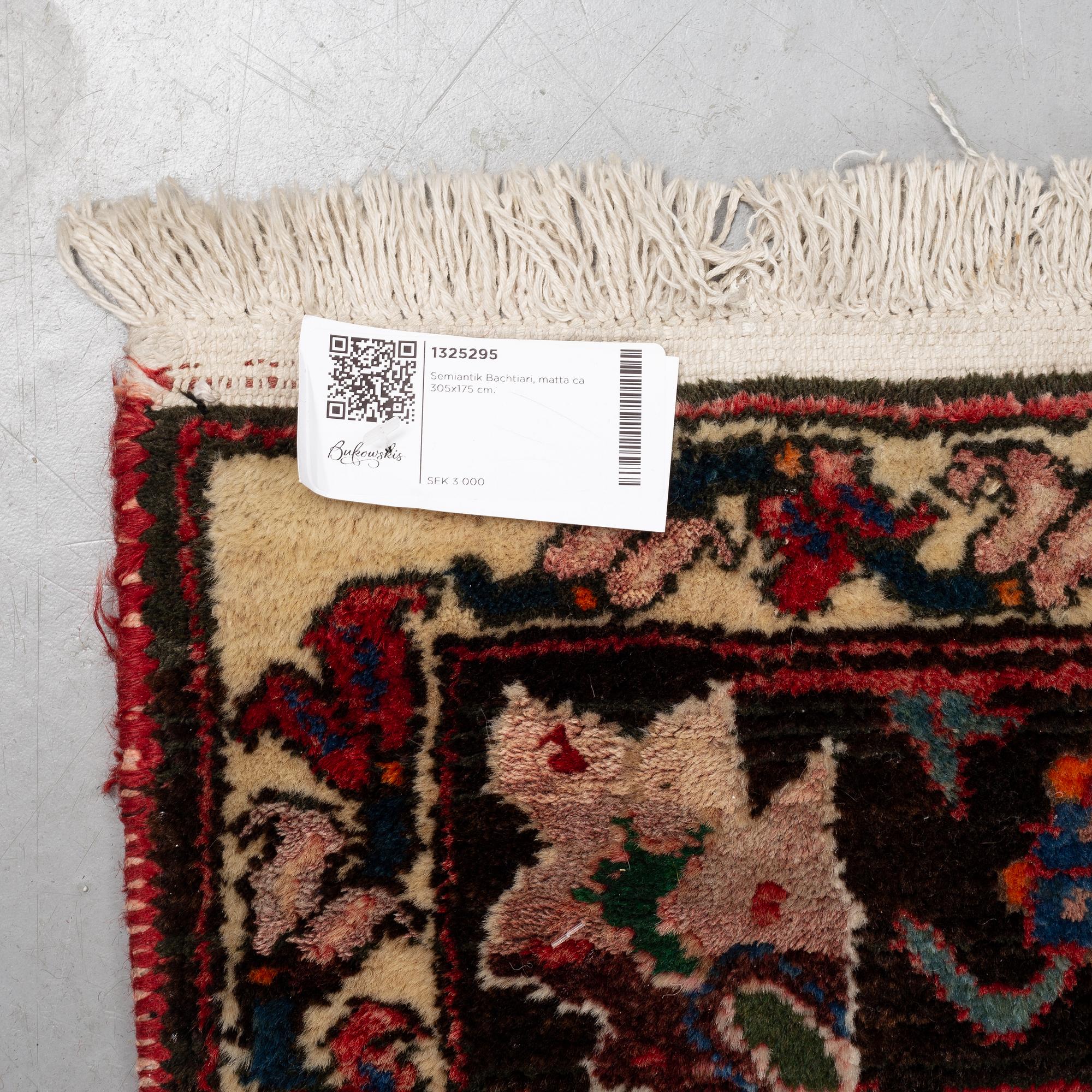 Matto, semi-antique/Old Bakthiari, ca 305 x 175 cm.