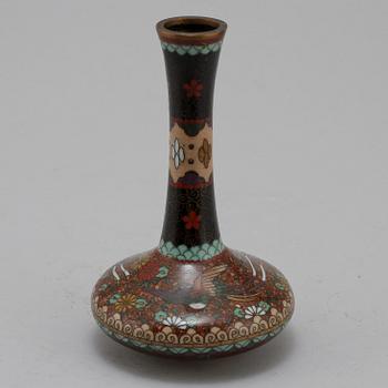 VAS, cloissonne, omkring sekelskiftet 1800/1900.