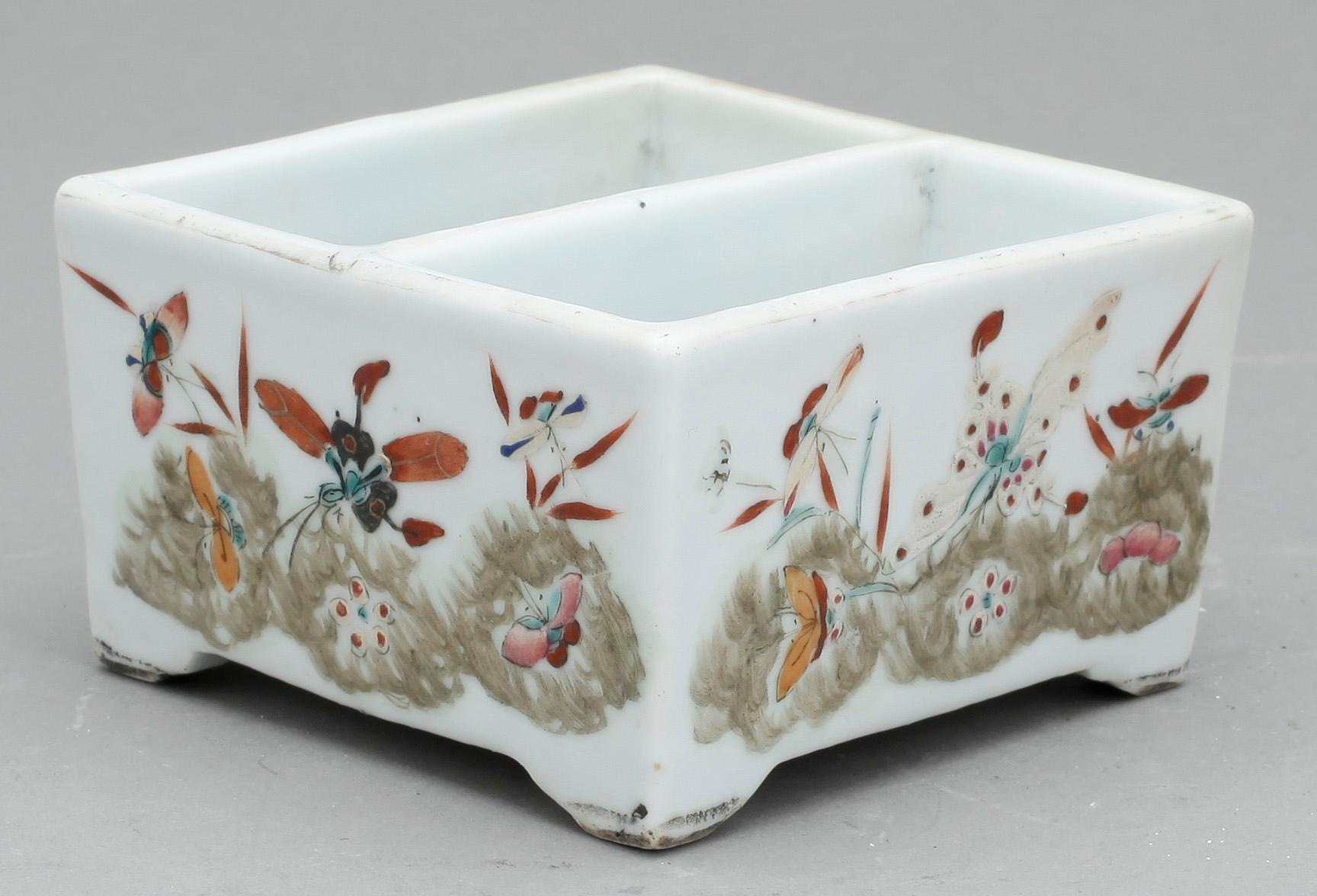 STÄLL. Porslin, Kina, 1800-tal.