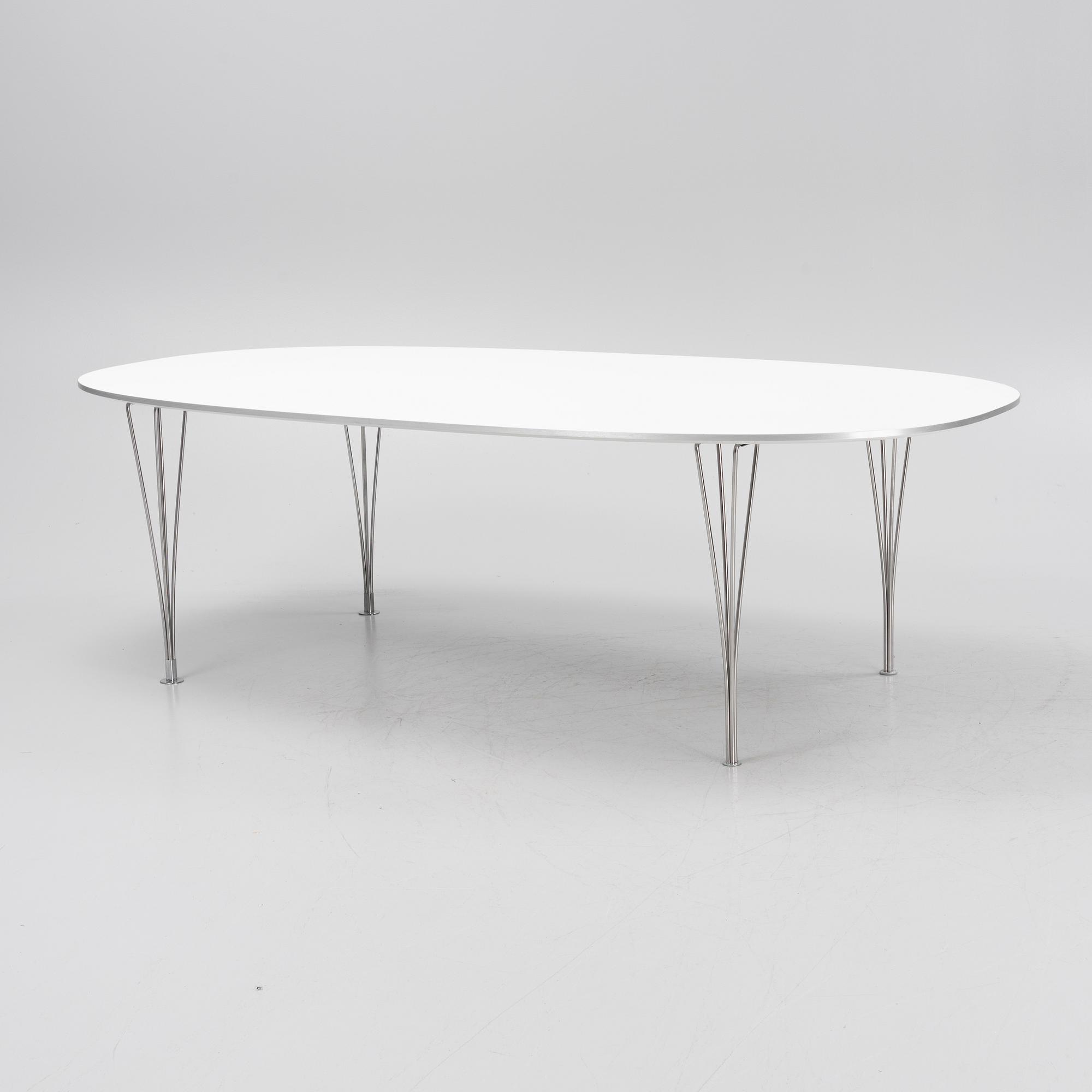 Bruno Mathsson & Piet Hein, matbord,  "Superellips", Fritz Hansen, daterad 2018.