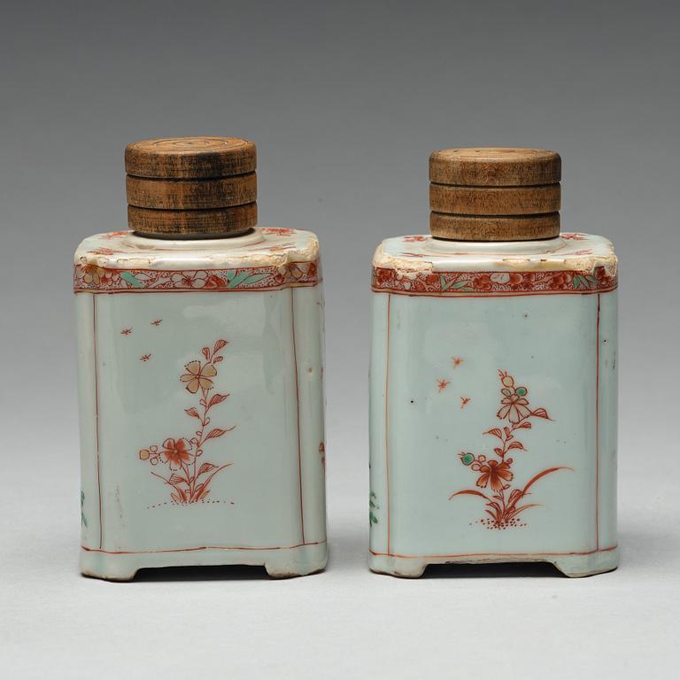 TEDOSOR, två stycken, porslin. Qing dynastin, Kangxi (1662-1722).