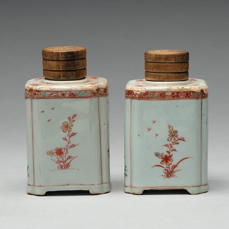 Two famille verte tea caddies, Qing dynasty, Kangxi (1662-1722).