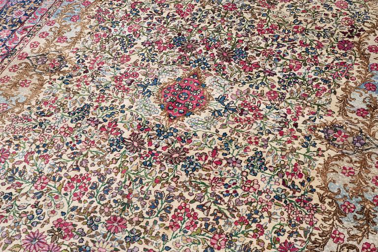 Matta, Kirman, ca 365 x 265 cm.