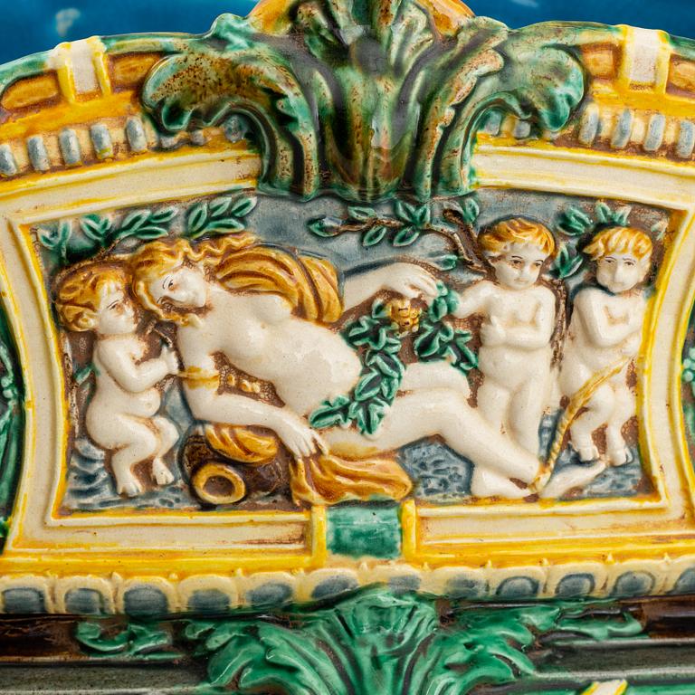 A circa 1900 majolica jardinière.