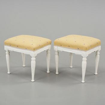 TABURETTER, ett par, Sengustavianska, 1800-talets första hälft.